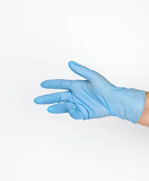 Ręka Lekarza Niebieskiej Rękawicy Medycznej Trzyma Przedmiot Białym Tle Skopiuj — Zdjęcie stockowe