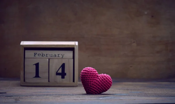 Calendrier Bois Avec Date Février Coeur Tricoté Rouge Fond Brun — Photo