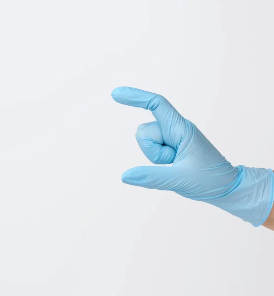 Mano Del Doctor Guante Médico Azul Sostiene Objeto Sobre Fondo — Foto de Stock