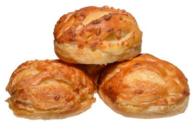 İzole edilmiş arka planda bir yığın dolgun poğaça çöreği.