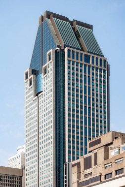 Montreal, Kanada - 14 Ağustos 2025: 1250 Rene-Levesque (IBM-Maraton Tower) cam gökdelen, Montreal şehir merkezindeki en yüksek bina