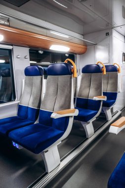 Menton, Fransa - 9 Şubat 2025: Fransız Riviera 'sında boş bir TER bölgesel tren vagonunun içi