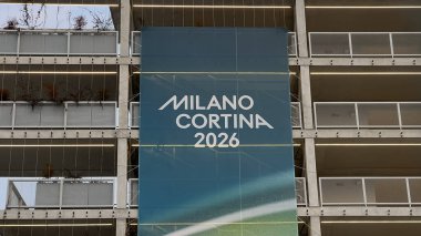 Milan, İtalya - 30 Ocak 2026: Milano Cortina 2026 Olimpiyat Köyü binaları ve Milano 'daki yerleşim alanları, kamusal alanlar ve etkinlik altyapısı