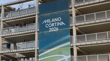 Milan, İtalya - 30 Ocak 2026: Milano Cortina 2026 Olimpiyat Köyü binaları ve Milano 'daki yerleşim alanları, kamusal alanlar ve etkinlik altyapısı