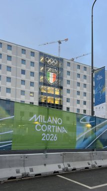 Milan, İtalya - 30 Ocak 2026: Milano Cortina 2026 Olimpiyat Köyü binaları ve Milano 'daki yerleşim alanları, kamusal alanlar ve etkinlik altyapısı