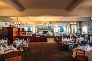 Tadoussac, Quebec, Kanada - 22 Ağustos 2025: Tadoussac 'taki ünlü Tadoussac otelinin iç manzarası