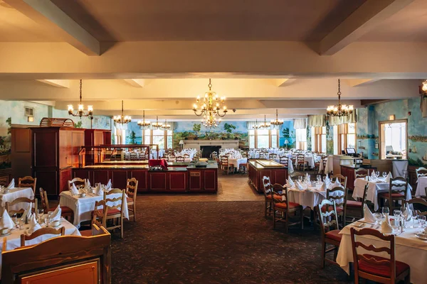 Tadoussac, Quebec, Kanada - 22 Ağustos 2025: Tadoussac 'taki ünlü Tadoussac otelinin iç manzarası