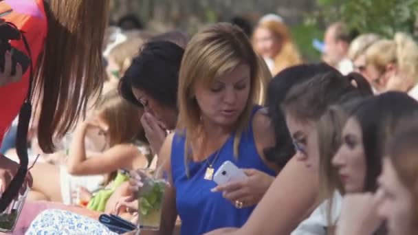 Odessa Fashion Day, 12th of July 2015, Odessa, Ukraine: Many people communicated outside — Stock Video