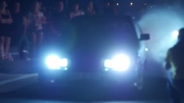 Odessa, Ukrayna - 16 Temmuz: Otomatik bir karayolu üzerinde karanlıkta