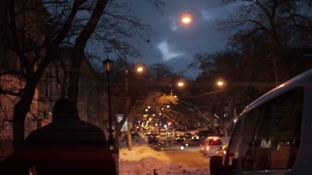Avond van de stad in lamp vlammen in de winter — Stockvideo