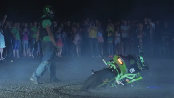 Odessa, Ukraine - 15 juillet 2015 : Le conducteur attrape sa moto alors qu'elle dérive sur Odessa Drift Competition — Video