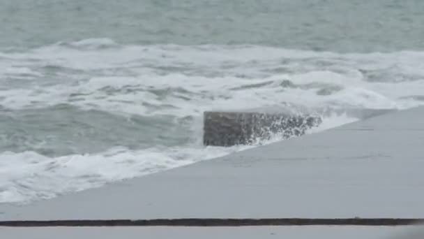 Tormenta marina acercándose a la playa — Vídeo de stock