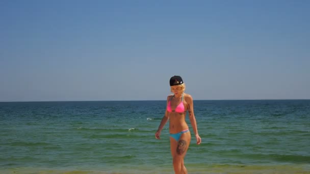 Girl in Swimsuit on the Beach Walking by Coastline — Stock Video