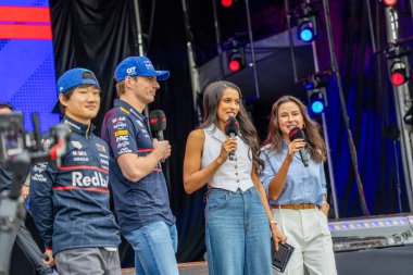(L) Yuki Tsunoda (JPN) - Oracle Red Bull Racing - Red Bull RB21 - Honda RBPT (R) Max Verstappen (NED) - Oracle Red Bull Racing - Red Bull RB21 - Honda RBPT Formula 1 MSC Grand Cruises Premio Sao Paulo 202