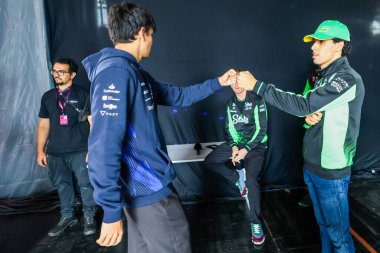 (L) Alexander Albon (THA) - Williams Racing - Williams FW47 - Mercedes (R) Gabriel Bortoleto (BRA) Formula 1 MSC Cruises Grande Premio de Sao Paulo 2025, Sao Paulo, Brasil, Autodromo Jose Carlos Pace 
