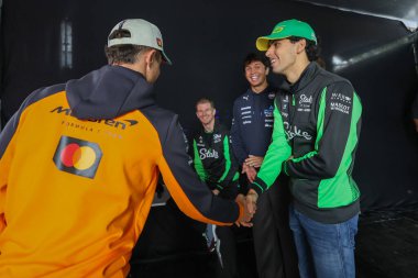 (Lando Norris (GBR) - McLaren Formula 1 Takımı - McLaren MCL39 - Mercedes (R) Gabriel Bortoleto (BRA) Formula 1 MSC Cruises Grande Sao Paulo 2025, Sao Paulo, Brasil, Autodromo Jose Carlos Pace