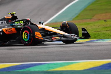  Lando Norris (GBR) - McLaren Formula 1 Takımı - McLaren MCL39 - Mercedes Formula 1 MSC Cruises Grande Premio de Sao Paulo 2025, Sao Paulo, Brasil, Autodromo Jose Carlos Pace 6 Kasım - 9 Kasım 2025 tarihleri arasında yapılan eleme oturumunda. 24 raundun 21.