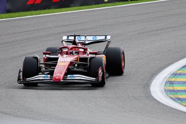  Charles Leclerc (MON) - Scuderia Ferrari - Ferrari SF-25 - Ferrari Formula 1 MSC Cruises Grande Premio de Sao Paulo 2025, Sao Paulo, Brasil, Autodromo Jose Carlos Pace 6-9 Kasım 2025 tarihleri arasında yapılan ön eleme oturumunda Ferrari. 24 raundun 21 'i