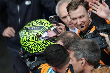  Lando Norris (GBR) - McLaren Formula 1 Takımı - McLaren MCL39 - Mercedes Formula 1 MSC Cruises So Paulo Grand Prix 2025, Jos Carlos Pace, So Paulo, Brezilya, 2025 FIA Formula 1 Dünya Şampiyonası 'nın 21. Raundunun önünde