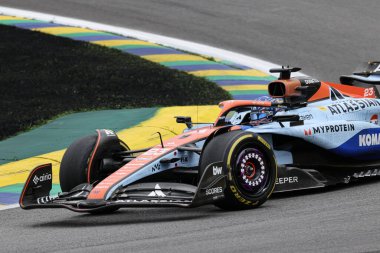  Alexander Albon (THA) - Williams FW47 - Mercedes Formula 1 MSC Cruises So Paulo Grand Prix 2025 yarışında Jos Carlos Pace, So Paulo, Brezilya 'da 2025 FIA Formula 1 Dünya Şampiyonası' nın 21. Raundunun önünde 