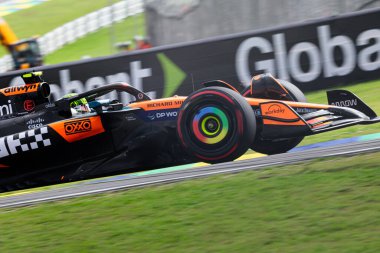  Lando Norris (GBR) - McLaren Formula 1 Takımı - McLaren MCL39 - Mercedes Formula 1 MSC Cruises Grande Premio de Sao Paulo 2025, Sao Paulo, Brasil, Autodromo Jose Carlos Pace 6 Kasım - 9 Kasım 2025 tarihleri arasında yapılan eleme oturumunda. 24 raundun 21.