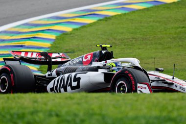  Oliver Bearman (GBR) - Formula 1 MSC Cruises Grande Premio de Sao Paulo 2025, Sao Paulo, Brasil, Autodromo Jose Carlos Pace 'in 6-9 Kasım 2025 tarihleri arasındaki ön eleme oturumunda Haas F1 Takımı. 2025 FIA Formula 1 Dünya Cha Turu 21.