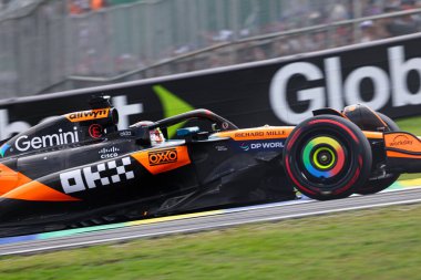  Oscar Piastri (AUS) - McLaren Formula 1 Takımı - McLaren MCL39 - Mercedes Formula 1 MSC Cruises Grande Premio de Sao Paulo 2025, Sao Paulo, Brasil, Autodromo Jose Carlos Pace 6-9 Kasım 2025 tarihleri arasında yapılan eleme oturumunda. 21. raunt 2.