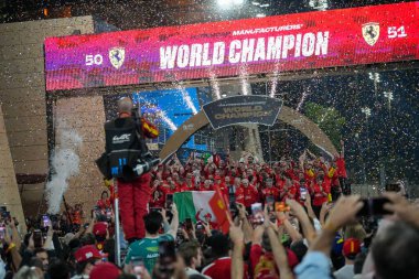 Ferrari Team AF Corse Hypercar Manufacturers 'ın dünya şampiyonluğunu kutluyor ve Sürücü Şampiyonluğu # 50 Antonio FUOCO (ITA) Miguel MOLINA (ESP) Nicklas NIELSEN (DEN) - Ferrari 499P - Antonello Coletta (ITA) Takım P