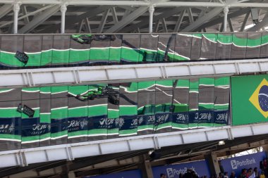 Gabriel Bortoleto (BRA) Stake F1 Team Sauber 'ın Formula 1 MSC Cruises Grande de de Sao Paulo 2025, Sao Paulo, Brasil, Autodromo Jose Carlos Pace' in cuma gününden 9 Kasım 2025 'e kadar çukur inşaatı üzerindeki yansıması. 2025 'in 21. raundu. 