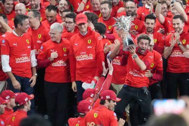 Ferrari Team AF Corse Hypercar Manufacturers 'ın dünya şampiyonluğunu kutluyor ve Sürücü Şampiyonluğu # 50 Antonio FUOCO (ITA) Miguel MOLINA (ESP) Nicklas NIELSEN (DEN) - Ferrari 499P - Antonello Coletta (ITA) Takım P