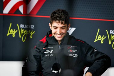 Esteban Ocon (FRA) - Haas F1 Takımı - Haas VF-25 - Las Vegas Strip pistinde düzenlenen Formula 1 Grand Prix 2025 Medya Günü 'nde Ferrari, 2025 FIA Formula 1 Dünya Şampiyonası' nın (20-23 Kasım 2025) 22.