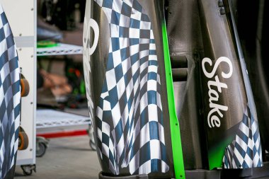 2025 FIA Formula 1 Dünya Şampiyonası 'nın (20-23 Kasım 2025) 22. turu öncesinde Las Vegas Strip Circuit' te düzenlenen Formula 1 Grand Prix 2025 Medya Günü 'nde F1 Takım Sauber' ın kaportasını kazıklayın.).    