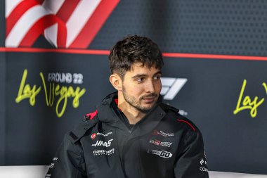Esteban Ocon (FRA) - Haas F1 Takımı - Haas VF-25 - Las Vegas Strip pistinde düzenlenen Formula 1 Grand Prix 2025 Medya Günü 'nde Ferrari, 2025 FIA Formula 1 Dünya Şampiyonası' nın (20-23 Kasım 2025) 22.
