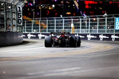 Yuki Tsunoda (JPN) - Oracle Red Bull Racing - Red Bull RB21 - Honda RBPT Formula 1 Heineken Las Vegas Grand Prix 2025 tarihinde Las Vegas Strip pistinde, 2025 FIA Formula 1 Dünya Şampiyonası 'nın 22. Raundunun önünde (Novembe