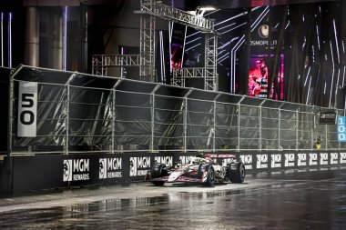 Esteban Ocon (FRA) - Haas F1 Takımı - Haas VF-25 - Ferrari Formula 1 Heineken Las Vegas Grand Prix 2025 Las Vegas Strip Pisti 'nde, 2025 FIA Formula 1 Dünya Şampiyonası' nın (20-23 Kasım 2025) 22.)