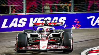 Esteban Ocon (FRA) - Haas F1 Takımı - Haas VF-25 - Ferrari Formula 1 Heineken Las Vegas Grand Prix 2025 Las Vegas Strip Pisti 'nde, 2025 FIA Formula 1 Dünya Şampiyonası' nın (20-23 Kasım 2025) 22.). 