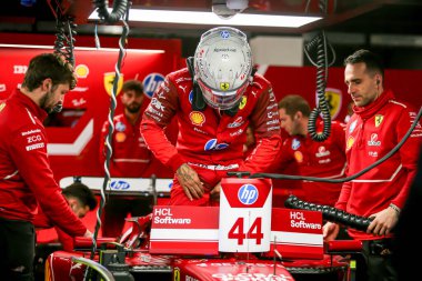 Lewis Hamilton (GBR) - Scuderia Ferrari - Ferrari SF-25 - Ferrari Formula 1 Heineken Las Vegas Grand Prix 2025 Las Vegas Strip Pisti 'nde Cuma günü, 2025 FIA Formula 1 Dünya Şampiyonası' nın (20-23 Kasım) 22.