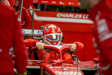 Charles Leclerc (MON) - Scuderia Ferrari - Ferrari SF-25 - Ferrari Formula 1 Heineken Las Vegas Grand Prix 2025 Las Vegas Strip Pisti 'nde Cuma günü, 2025 FIA Formula 1 Dünya Şampiyonası' nın (20-2 Kasım) 22.