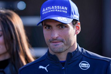 Carlos Sainz Jr. (ESP) - Williams Racing - Williams FW47 - Mercedes Formula 1 Heineken Las Vegas Grand Prix 2025 Las Vegas Strip Pisti 'nde 2025 FIA Formula 1 Dünya Şampiyonası' nın 22. Raundu öncesinde (20 Kasım)-