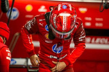 Charles Leclerc (MON) - Scuderia Ferrari - Ferrari SF-25 - Ferrari Formula 1 Heineken Las Vegas Grand Prix 2025 Las Vegas Strip Pisti 'nde Cuma günü, 2025 FIA Formula 1 Dünya Şampiyonası' nın (20-2 Kasım) 22.