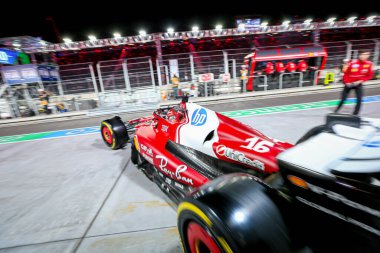 Charles Leclerc (MON) - Scuderia Ferrari - Ferrari SF-25 - Ferrari Formula 1 Heineken Las Vegas Grand Prix 2025 Las Vegas Strip Pisti 'nde Cuma günü, 2025 FIA Formula 1 Dünya Şampiyonası' nın (20-2 Kasım) 22.