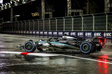 George Russell (GBR) - Mercedes-AMG PETRONAS F1 Takımı - Mercedes W16 - Mercedes E Performansı Formula 1 Heineken Las Vegas Grand Prix 2025 Las Vegas Strip Pisti 'nde, 2025 FIA Formula 1 Dünya Formülü' nün 22.