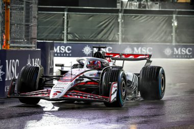 Esteban Ocon (FRA) - Haas F1 Takımı - Haas VF-25 - Ferrari Formula 1 Heineken Las Vegas Grand Prix 2025 Las Vegas Strip Pisti 'nde, 2025 FIA Formula 1 Dünya Şampiyonası' nın (20-23 Kasım 2025) 22.)