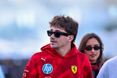 Charles Leclerc (MON) - Scuderia Ferrari - Ferrari SF-25 - Ferrari Formula 1 Heineken Las Vegas Grand Prix 2025 Las Vegas Strip Pisti 'nde Cuma günü, 2025 FIA Formula 1 Dünya Şampiyonası' nın (20-2 Kasım) 22.