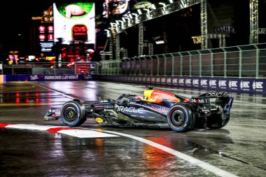 Max Verstappen (NED) - Oracle Red Bull Racing - Red Bull RB21 - Honda RBPT Formula 1 Las Vegas Grand Prix 2025 Cumartesi günü Las Vegas Strip pistinde, 2025 FIA Formula 1 Dünya Şampiyonası 'nın 22. Raundunun önünde (Kasım