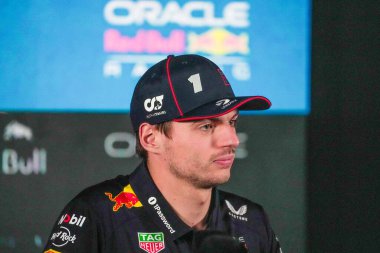 Max Verstappen (NED) - Oracle Red Bull Racing - Red Bull RB21 - Honda RBPT Formula 1 Katar Havayolları Grand Prix 2025, Losail Uluslararası Pisti, 2025 FIA Formula 1 Dünya Şampiyonası 'nın 23. Raundunun önünde