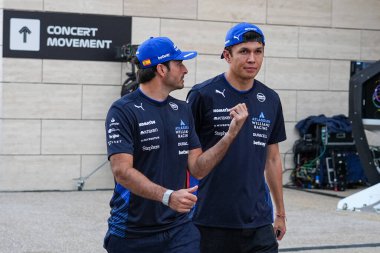 (L) Carlos Sainz Jr. (ESP) - Williams Racing - Williams FW47 - Mercedes (R) Alexander Albon (THA) - Williams Racing - Williams FW47 - Mercedes, Formula 1 Katar Havayolları Katar Grand Prix 2025 Formula 1 Katar Grand Prix,