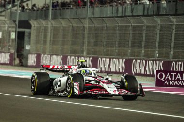 Oliver Bearman (GBR) - 2025 FIA Formula 1 Dünya Şampiyonası 'nın (28-30 Kasım 2025) 23. turu öncesinde, 2025 Losail Uluslararası Pisti' nde Formula 1 Katar Grand Prix 2025 Formula 1 yarışı sırasında Haas F1 Takımı).    