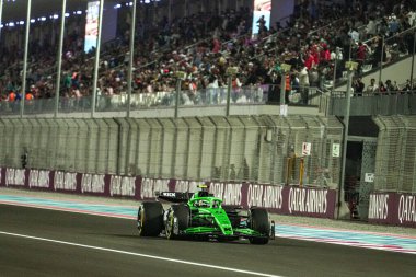 Gabriel Bortoleto (BRA) Formula 1 Katar Havayolları Katar Grand Prix 2025 yarışında 2025 FIA Formula 1 Dünya Şampiyonası 'nın (28-30 Kasım 2025) 23. Raundu öncesinde F1 Takım Sauber' ı kazandı.). 