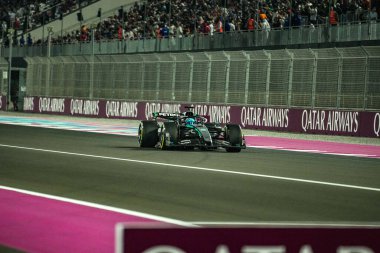 George Russell (GBR) - Mercedes-AMG PETRONAS F1 Takımı - Mercedes W16 - Mercedes E Performansı Formula 1 Katar Havayolları Grand Prix 2025, Losail Uluslararası Pisti, 2025 FIA Formula 'nın 23. Raundunun önünde 